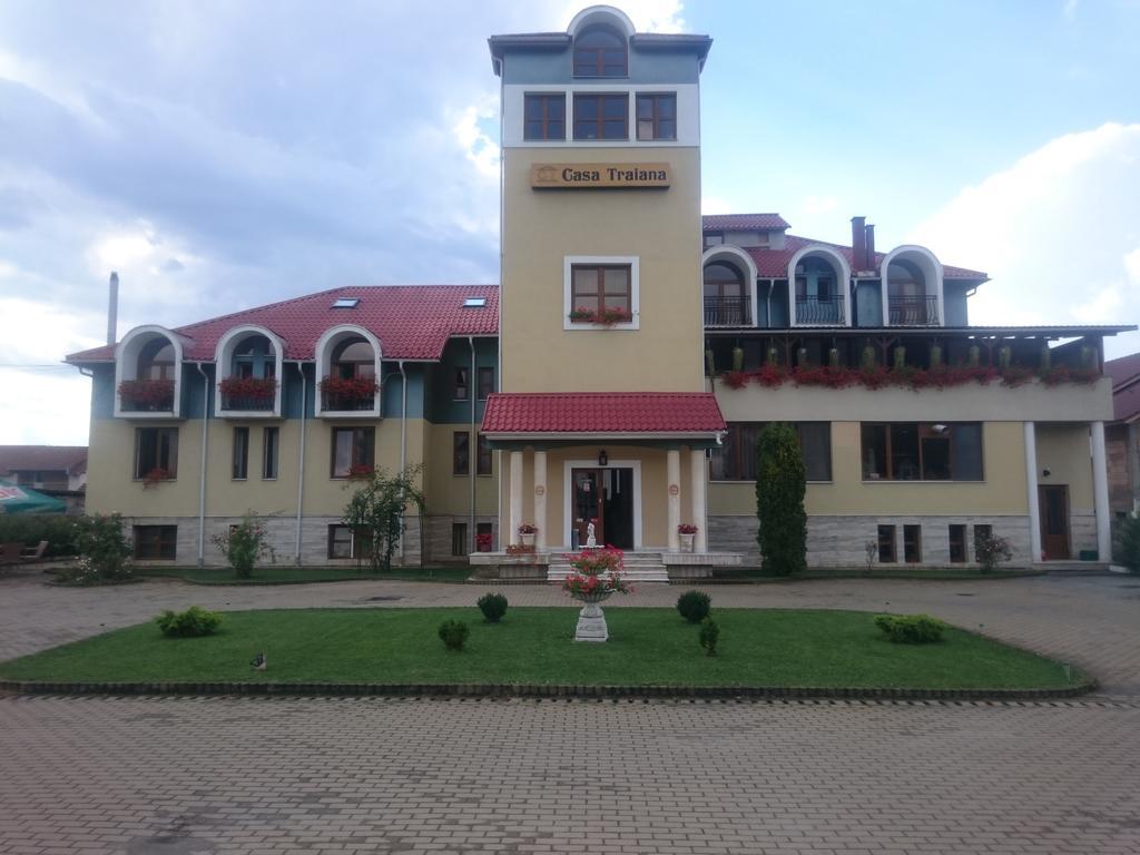 Casa Traiana Hotel Alba Iulia Exterior photo