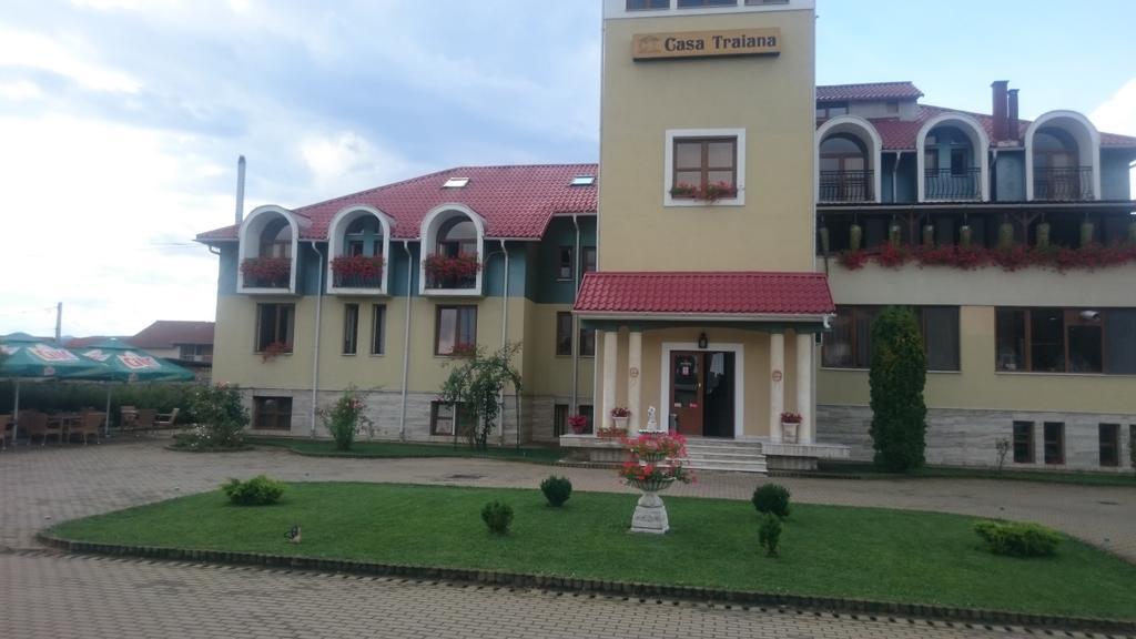 Casa Traiana Hotel Alba Iulia Exterior photo